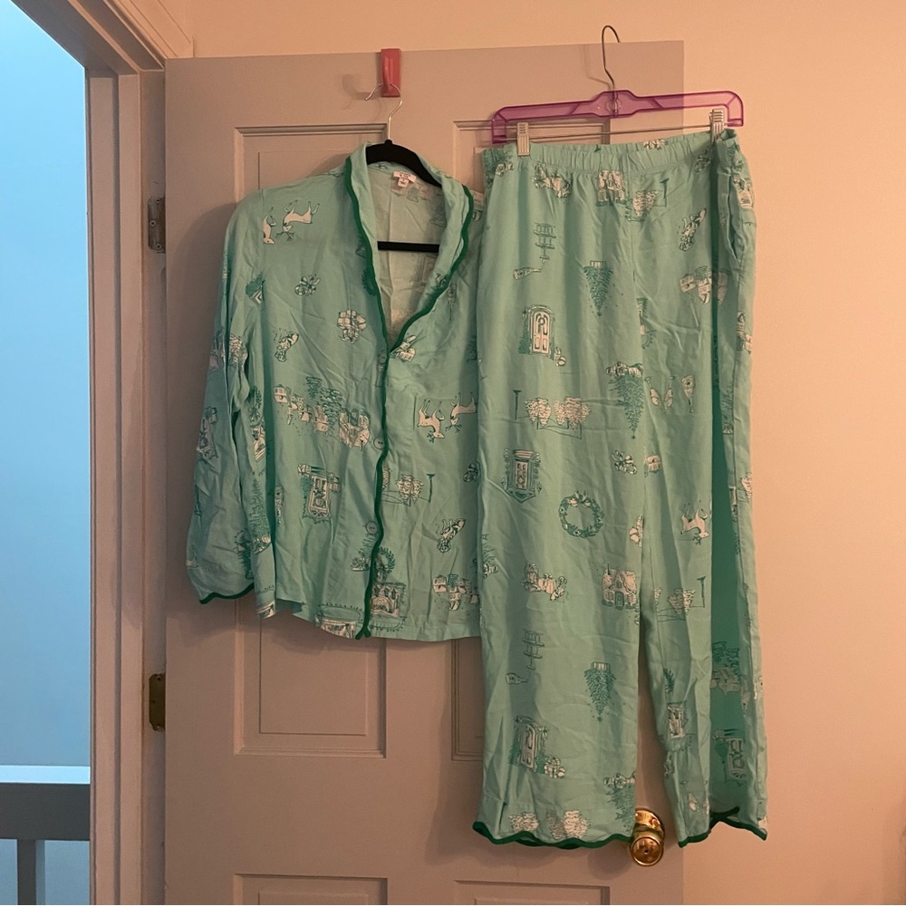 Crown & Ivy Mint Green Christmas Pajama Set Size Large